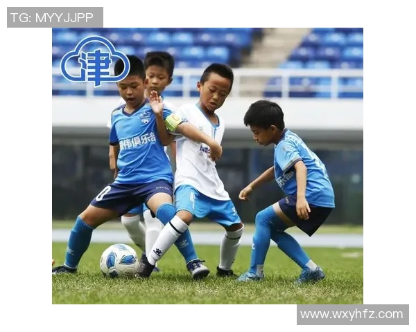 休闲时光中的足球球星:场外风采与生活点滴揭秘 休闲时光中的足球球星:场外风采与生活点滴揭秘