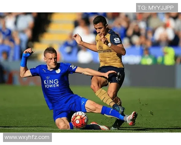 足球传奇风采再现：多张球星经典瞬间混剪展现运动之美与拼搏精神