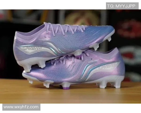 足球明星穿什么球鞋最时尚 这些品牌和款式让你秒变球场焦点